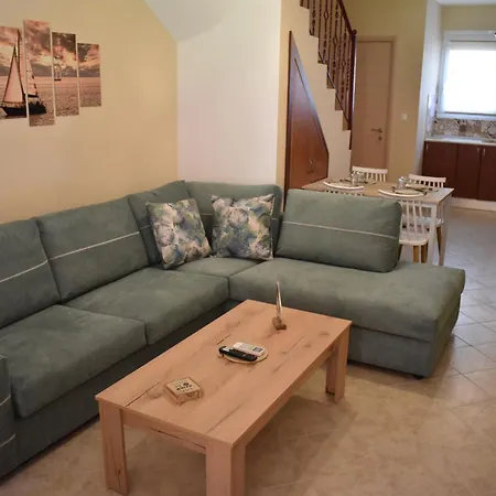 Casa vacanze Ikies Luxury Maisonette 200m From The