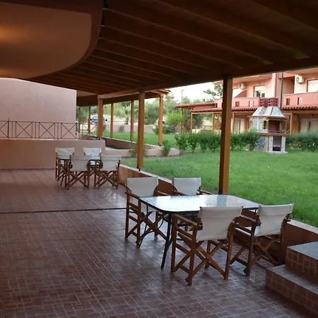 Ikies Luxury Maisonette 200m From The Сasa de vacaciones *