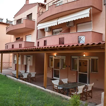 Сasa de vacaciones Ikies Luxury Maisonette 200m From The