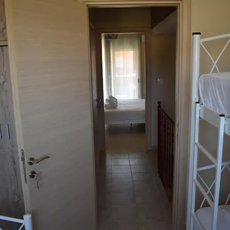Ikies Luxury Maisonette 200m From The Сasa de vacaciones