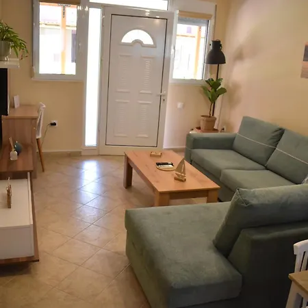 Ikies Luxury Maisonette 200m From The Nyaraló Pszakúdia
