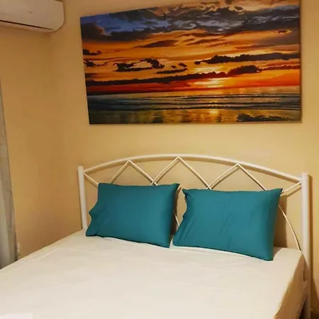 Ikies Luxury Maisonette 200m From The Nyaraló Pszakúdia